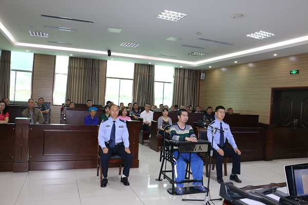江口将警示课堂搬进法庭