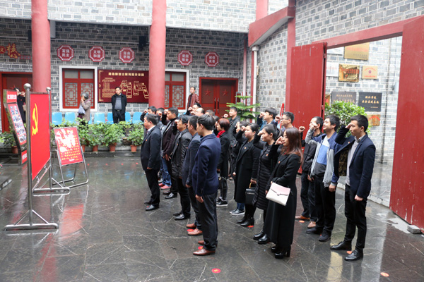 江口县纪委全体党员到周逸群故居接受党性教育