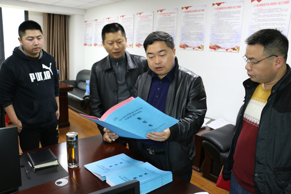 杜奎到县“扫黑办”调研扫黑除恶专项斗争工作