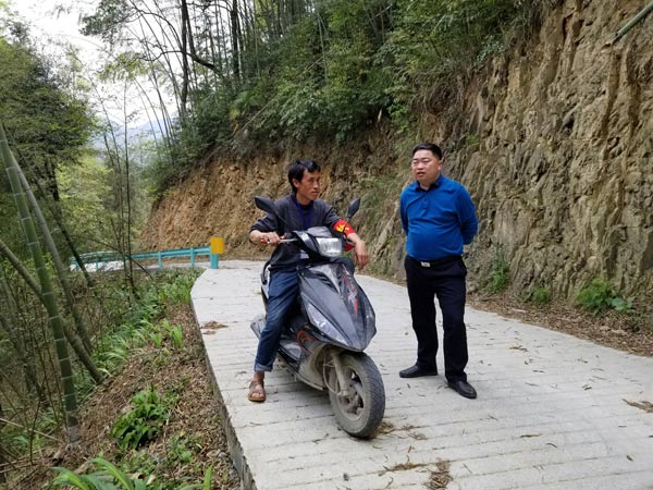 杜奎到怒溪镇暗访森林防火和扫黑除恶工作