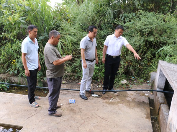 刘德忠深入骆象村督导抗旱及精准扶贫工作