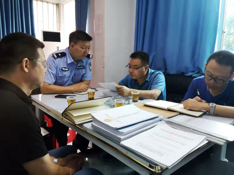 县纪委联合县公安局开展扫黑除恶专项斗争工作监督检查