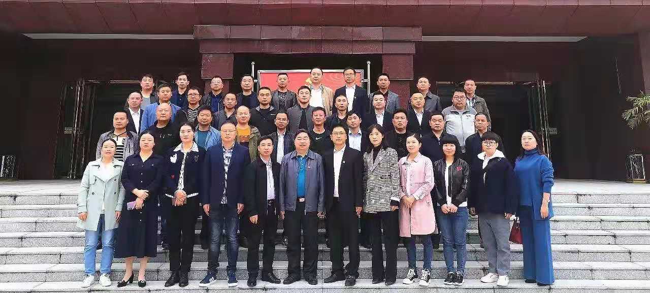 杜奎为江口县2019年科级干部能力提升培训班全体学员上专题党课