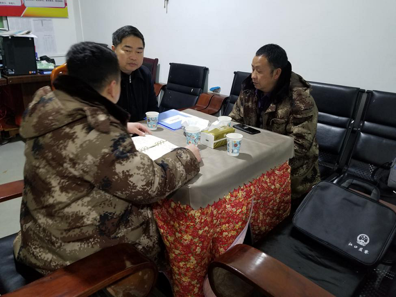 江口县纪委县监委开展春节慰问