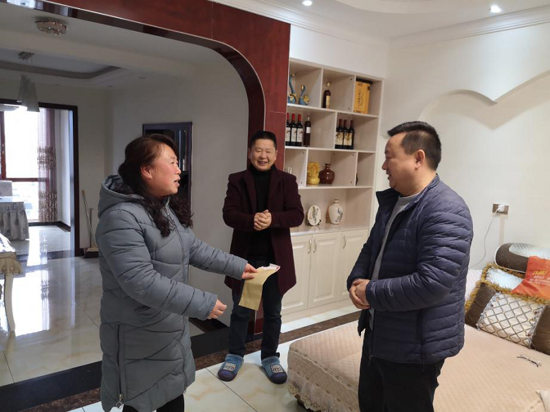 江口县纪委县监委开展春节慰问