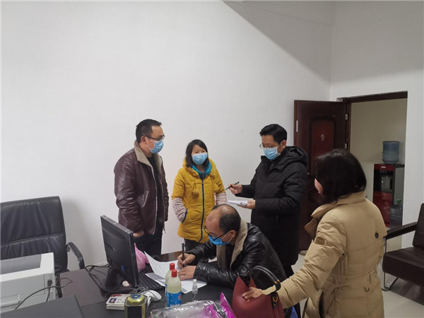 县纪委县监委：让“党旗”飘扬在疫情防控阻击战场