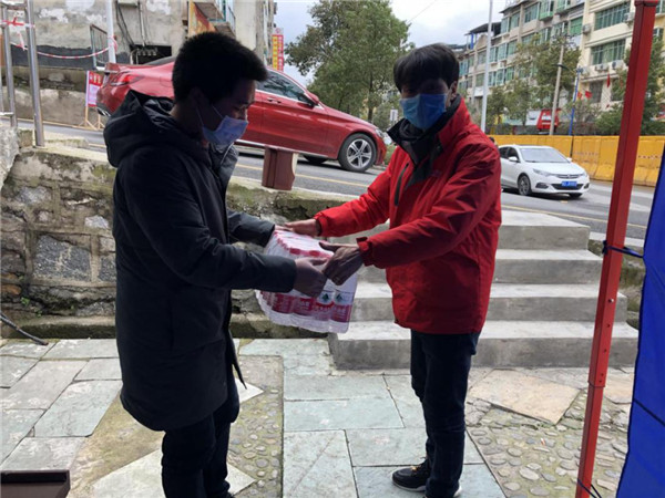 县纪委县监委：让“党旗”飘扬在疫情防控阻击战场