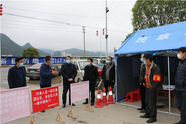 蒋兴勇到江口县暗访督导疫情防控工作