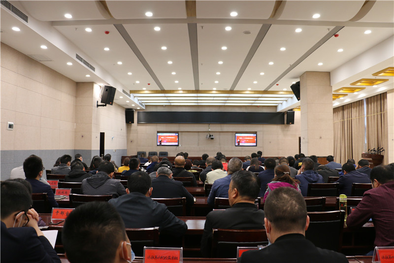 江口县积极收看杨荣同志先进事迹报告会