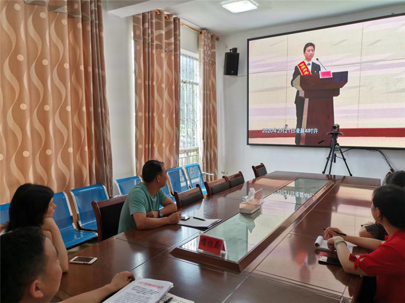 江口县5000名党员干部观看杨荣同志先进事迹报告会（光碟）