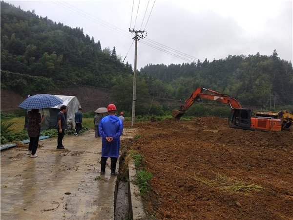 打好收官战∣跟进监督防止群众因灾返贫
