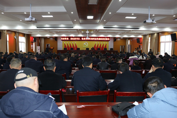 杜奎为全县政法队伍作廉政教育报告