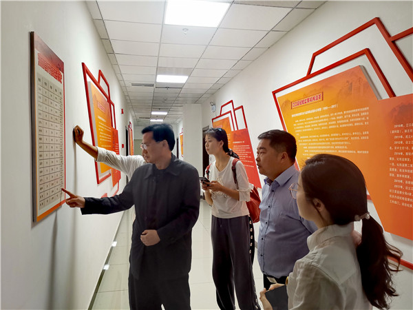 陆鸿登到江口县纪委监委调研