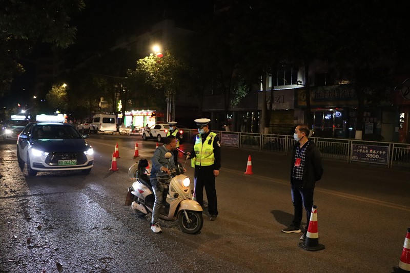 江口县纪委监委联合交警部门开展酒驾醉驾专项整治行动