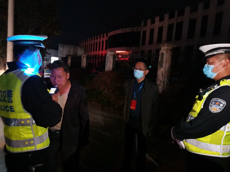 江口县纪委监委联合交警部门开展酒驾醉驾专项整治行动