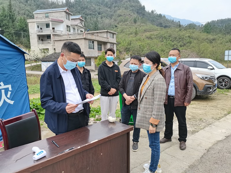 唐永湖到官和乡、民和镇调研