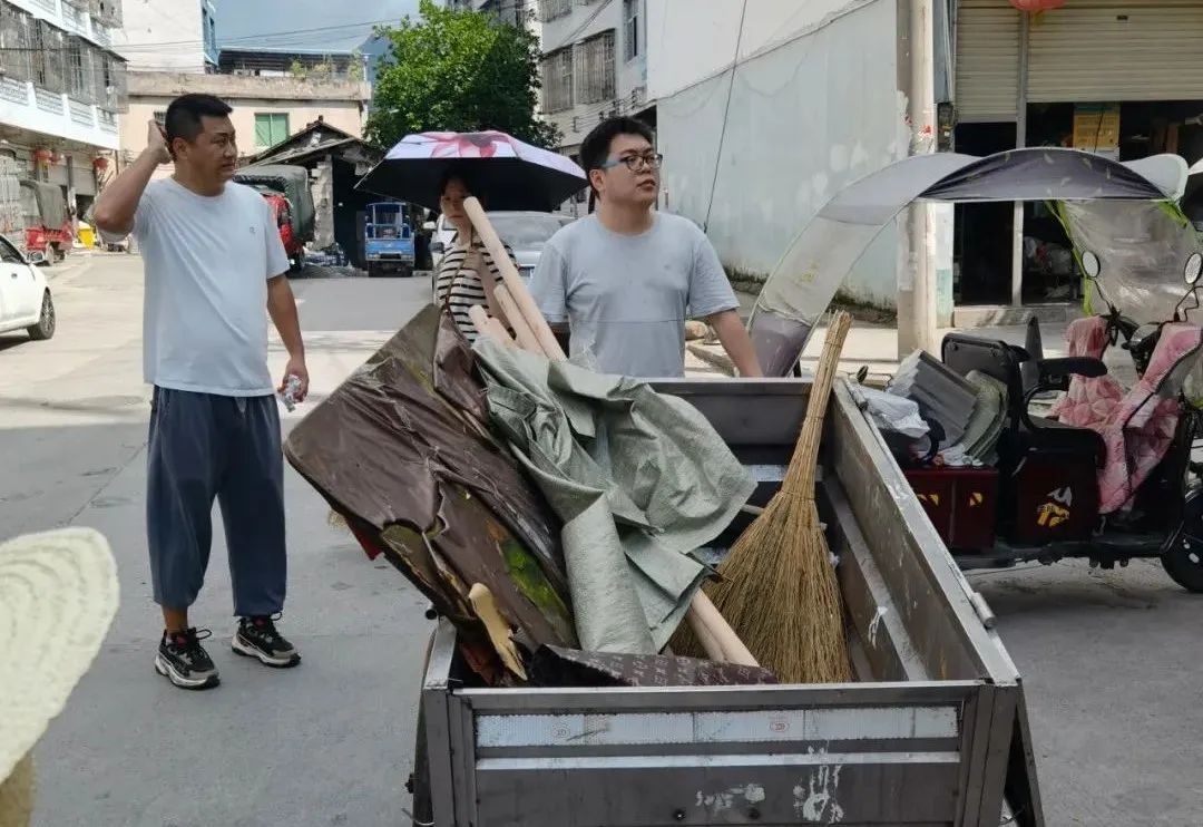 江口县纪委监委组织开展环境卫生集中大整治活动