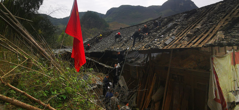 纪检人在行动｜全县纪检监察干部下沉一线助力灾后重建