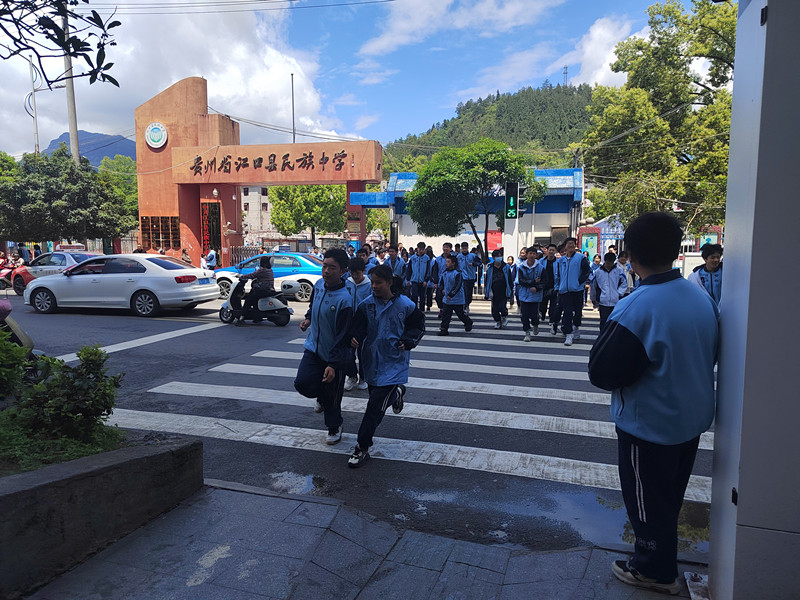 江口巡察故事┃一盏红绿灯护卫孩子安全