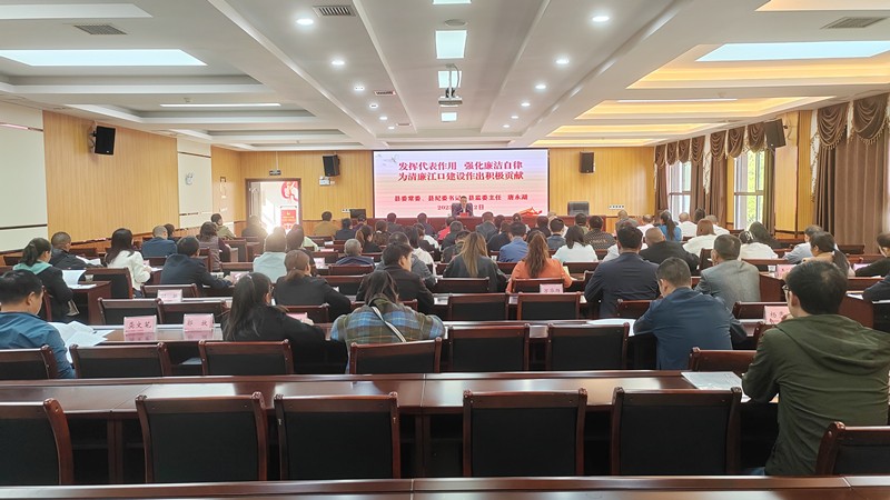 唐永湖在党校为全县新任人大代表授课